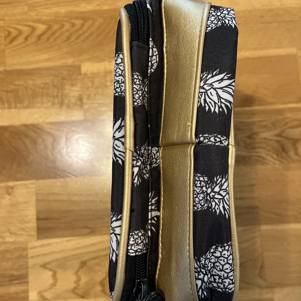 Simply Southern Pineapple Lunchbox Black White Gold Zip Closer Handle Pockets